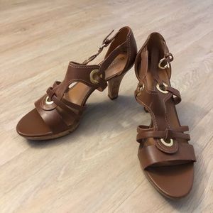 TAN LEATHER NATURALIZER CORK HEELS
